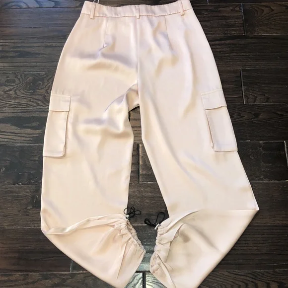 SUPERDOWN Rita cargo pants in champagne size medium new without tags - Picture 9 of 10
